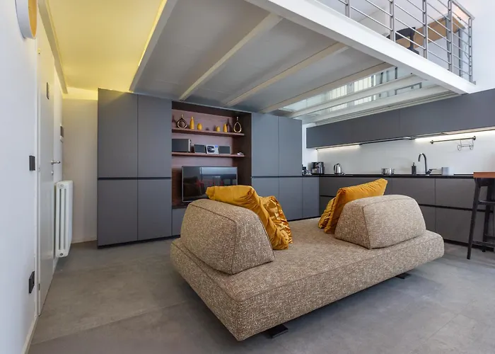ArtStay - Exclusive Apt Near Metro M1, AC, Parking